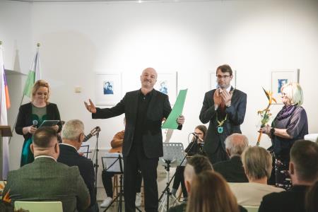 NAGRADA OBČINE podeljena izjemnemu pisatelju Primožu SUHODOLČANU